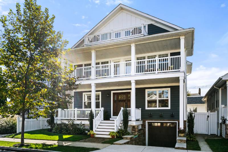 Brand New Fully Furnished and 1 Block to the Ocean